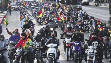 motoqueros-en-cochabamba-protestan-contra-la-justicia-y-piden-la-_1948325648_1140x520